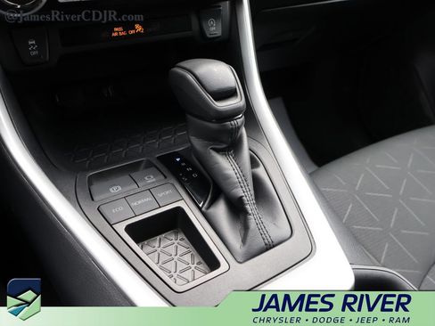 Used 2024 Toyota RAV4 XLE FWD image 36