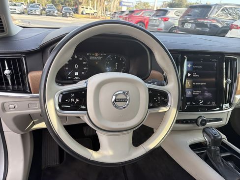 Used 2018 Volvo S90 T6 Inscription w/ Convenience Package image 18