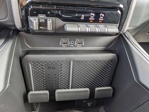 Used 2026 RAM 1500 4x4 Crew Cab image 36