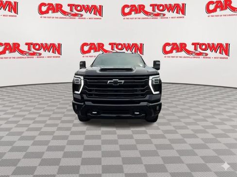 Used 2025 Chevrolet Silverado 2500 High Country w/ Midnight Edition AWD/4WD image 3