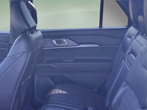 Used 2025 Ford Explorer ST-Line w/ ST-Line Street Pack AWD/4WD image 14