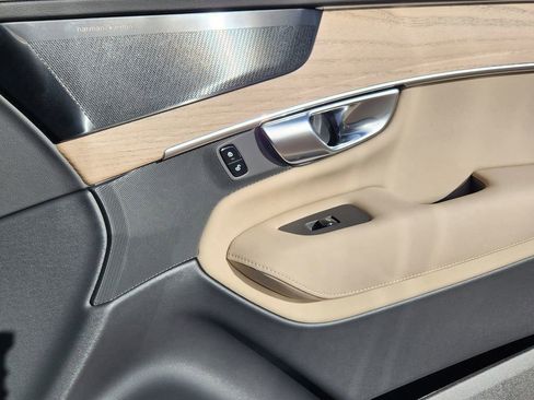 New 2026 Volvo XC90 B6 Plus w/ Protection Package Premier image 21