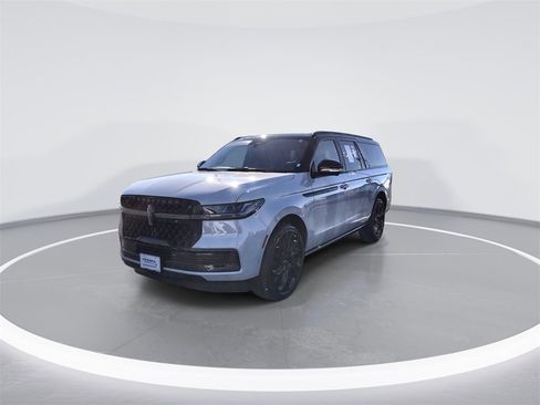 Used 2025 Lincoln Navigator L Black Label image 4