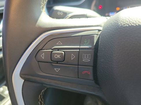 Used 2023 Jeep Grand Cherokee L Laredo RWD image 21