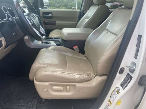 Used 2014 Toyota Sequoia Platinum RWD image 12