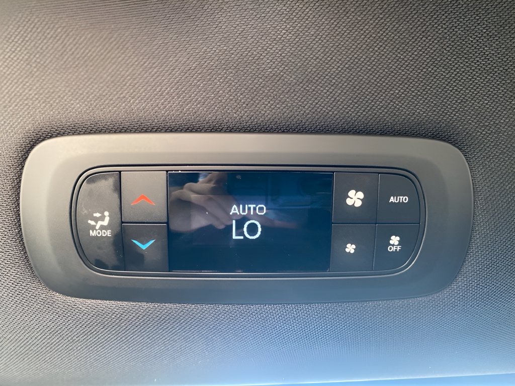 Used 2026 Chrysler Pacifica Select FWD image 15