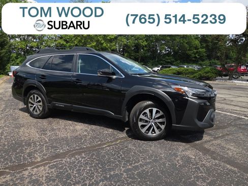 Certified 2025 Subaru Outback Premium AWD/4WD image 1