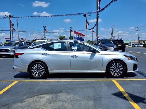 Used 2024 Nissan Altima 2.5 SV FWD image 20