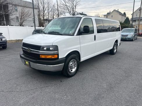 Used 2017 Chevrolet Express 3500 LT w/ LT Preferred Equipment Group RWD image 2