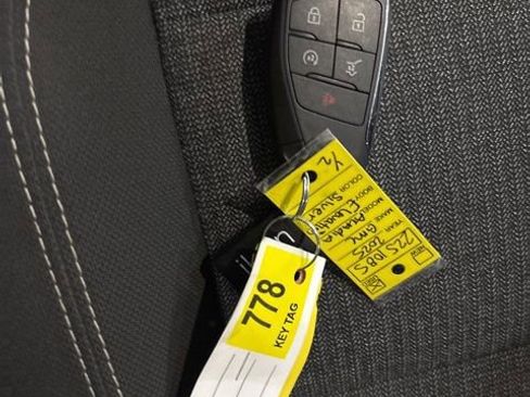 Used 2025 GMC Acadia Elevation image 37