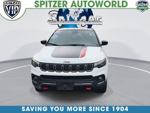 Used 2025 Jeep Compass Trailhawk AWD/4WD image 3