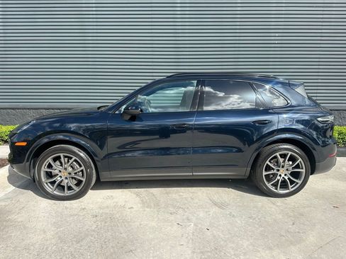 Certified 2023 Porsche Cayenne Platinum Edition image 2