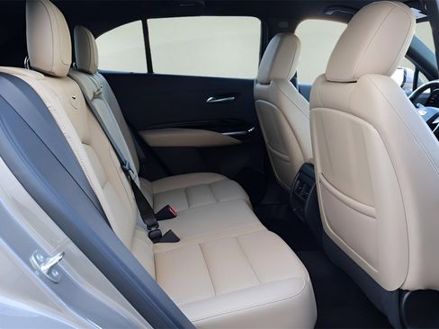 Used 2024 Cadillac XT4 Luxury w/ Cold Weather Package image 18