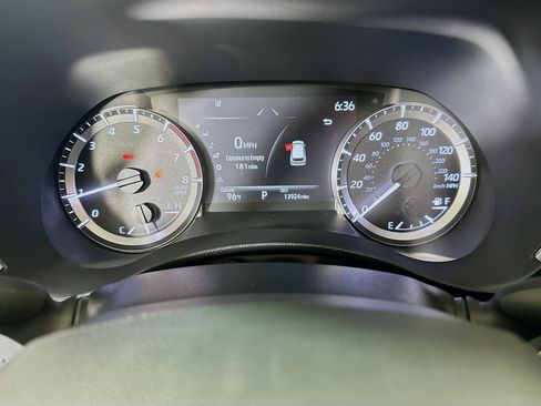 Used 2024 Toyota Highlander XLE FWD image 19