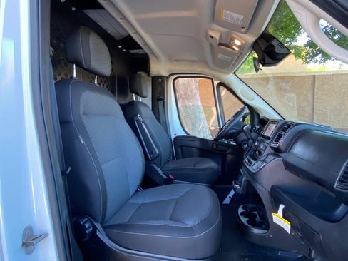 Used 2025 RAM ProMaster 2500 w/ U-Haul Equipment Group FWD image 40