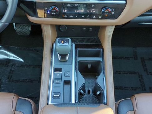 Certified 2024 Nissan Pathfinder Platinum image 19