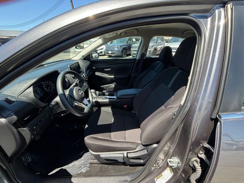 Used 2025 Nissan Sentra SV image 27