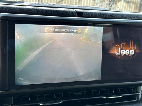 Used 2024 Jeep Wrangler Sport S image 27