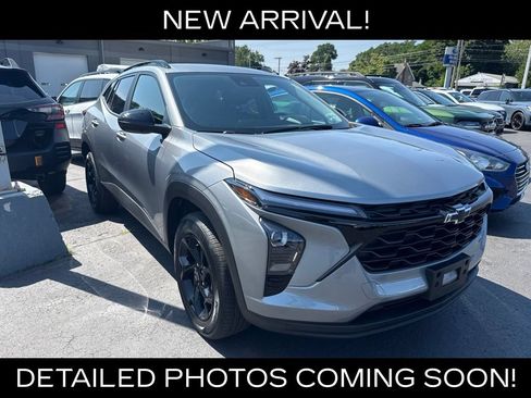 Used 2026 Chevrolet Trax LT w/ Driver Confidence Package FWD image 2