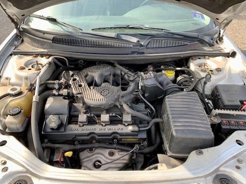 Used 2005 Dodge Stratus SXT w/ Leather Value Pkg image 3