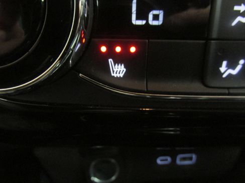 Used 2025 Chevrolet Trax LT w/ LT Convenience Package image 34