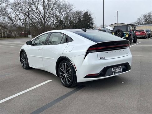 Used 2025 Toyota Prius XLE image 7