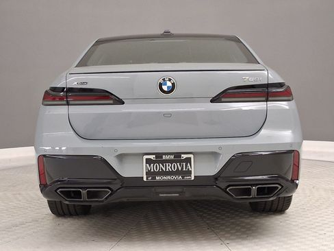Used 2023 BMW 760i xDrive AWD/4WD image 8