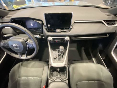Used 2023 Toyota RAV4 SE image 23