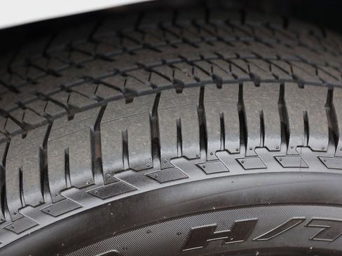 Used 2023 Chevrolet Silverado 1500 Custom image 16