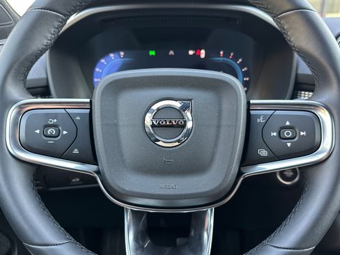 Used 2025 Volvo XC40 B5 Plus image 28