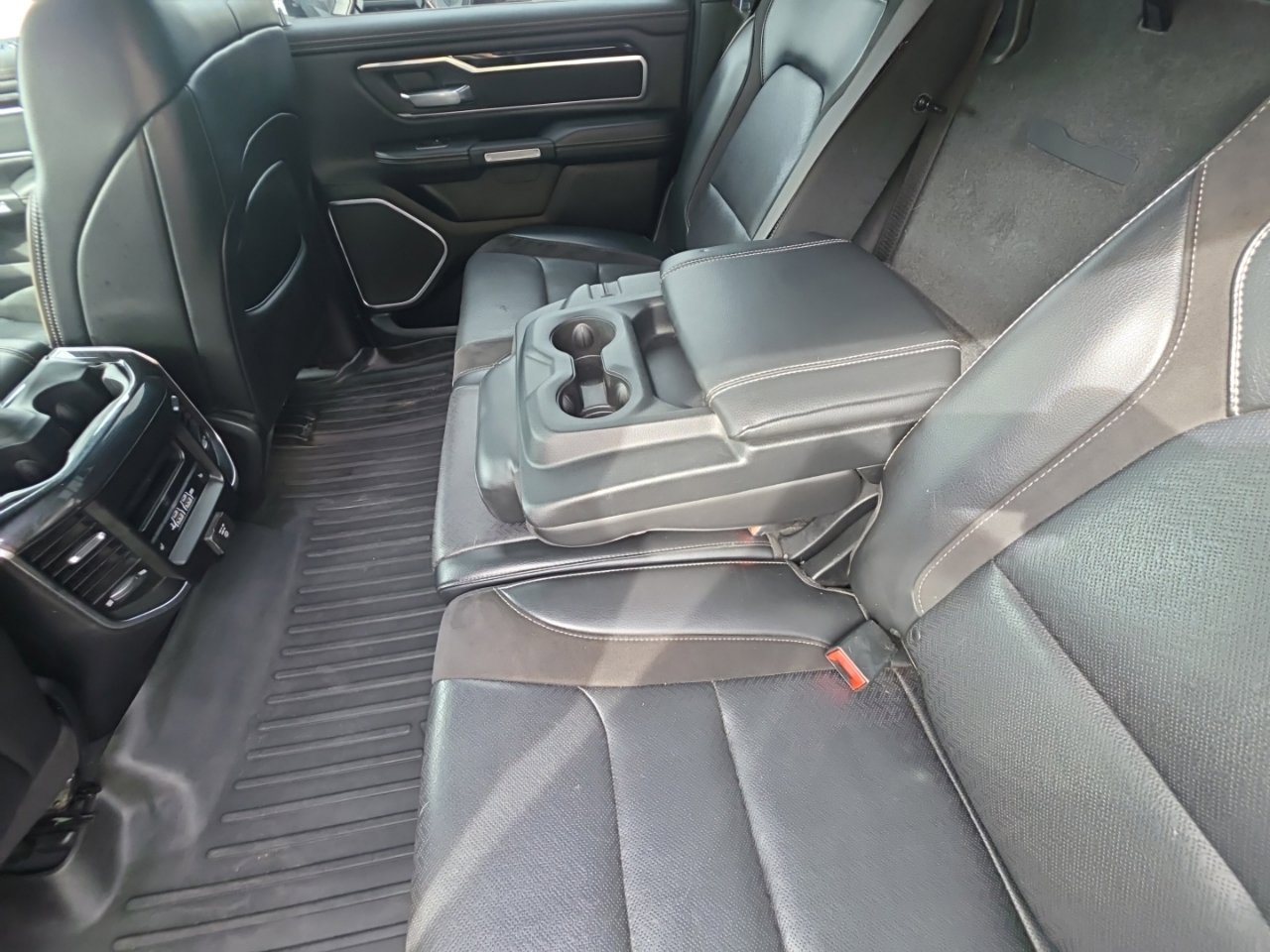Used 2019 RAM 1500 Laramie AWD/4WD image 18