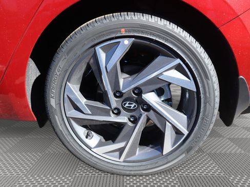 New 2025 Hyundai Elantra Limited image 5