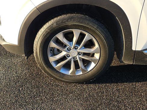 Used 2020 Hyundai Santa Fe SE image 20