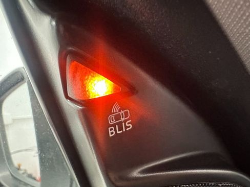 Used 2017 Volvo XC60 T6 Dynamic w/ Preferred Option Package image 19