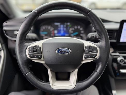 Used 2021 Ford Explorer Limited w/ Equipment Group 301A image 9