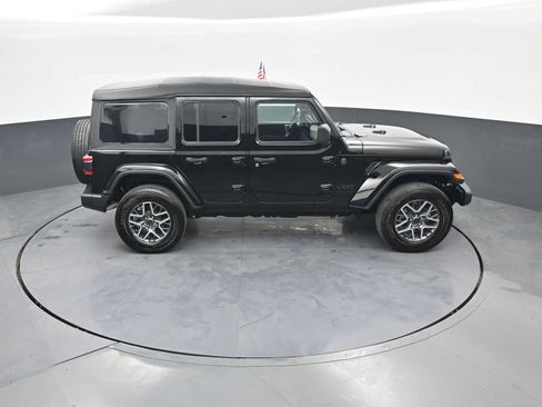 Used 2025 Jeep Wrangler Unlimited Sahara AWD/4WD image 31
