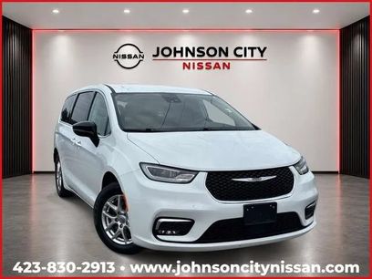 Used 2024 Chrysler Pacifica Touring-L