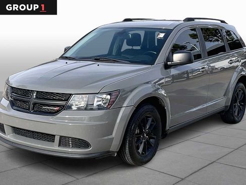 Used 2020 Dodge Journey SE w/ SE Popular Equipment Group image 1