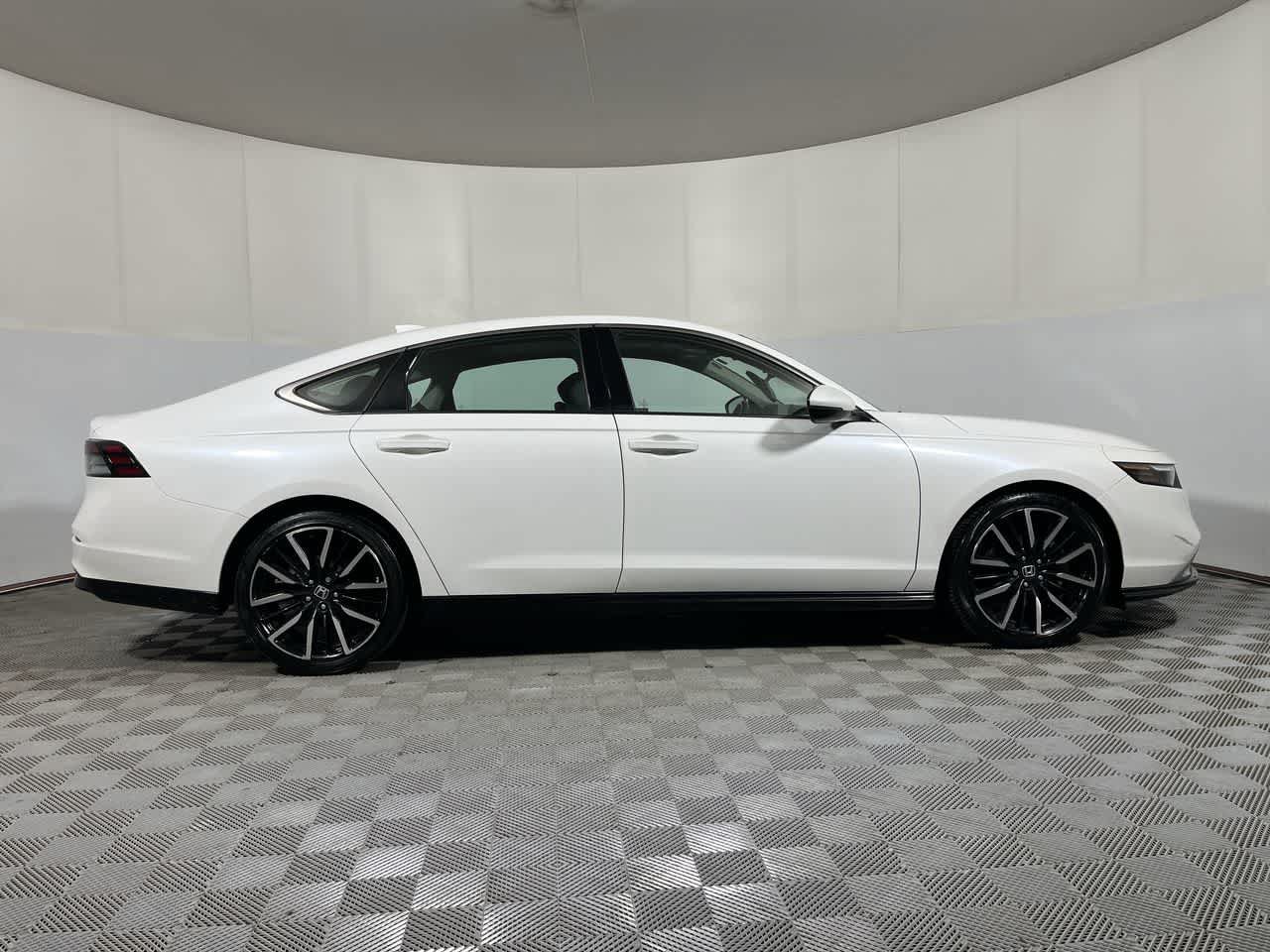 Used 2023 Honda Accord Touring image 9