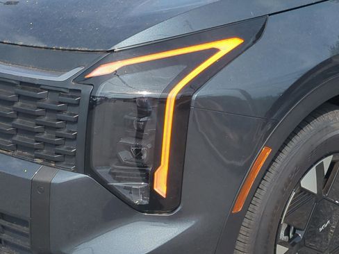 New 2026 Kia Sportage LX image 9