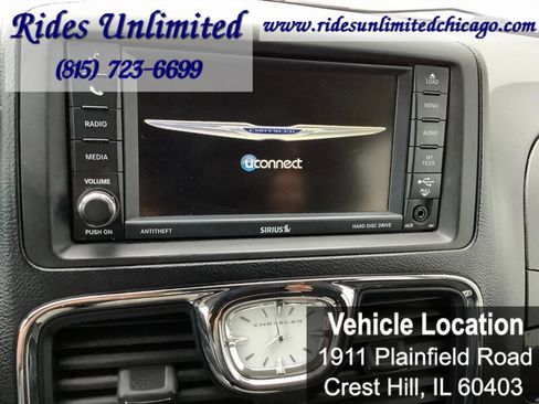 Used 2012 Chrysler Town & Country Touring image 16