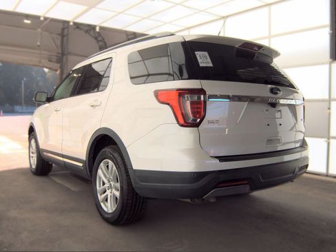 Used 2019 Ford Explorer XLT w/ Equipment Group 202A AWD/4WD image 4