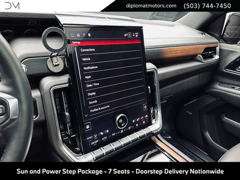Used 2026 GMC Yukon Denali w/ Sun & Power Step Package AWD/4WD image 40