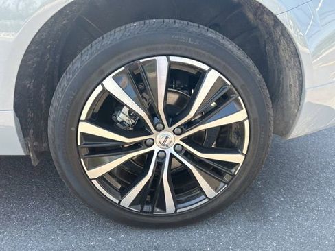 Certified 2025 Volvo XC60 B5 Plus AWD/4WD image 9