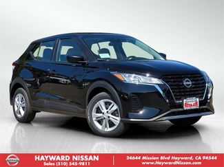 New 2025 Nissan Kicks Play S image 1