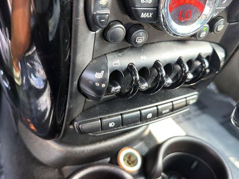 Used 2011 MINI Cooper Countryman FWD image 25