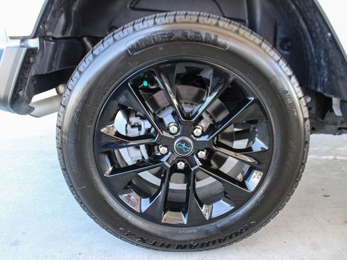 Used 2024 Jeep Wrangler Unlimited Sahara w/ Technology Group image 9