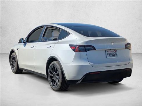 Used 2022 Tesla Model Y Long Range image 7