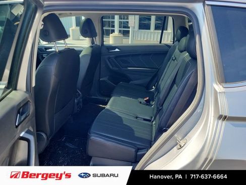 Used 2024 Volkswagen Tiguan SE w/ Panoramic Sunroof Package image 9