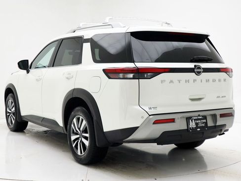 Used 2024 Nissan Pathfinder SL image 6